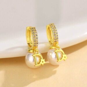 Fashion Gold Pearl Drop Earrings